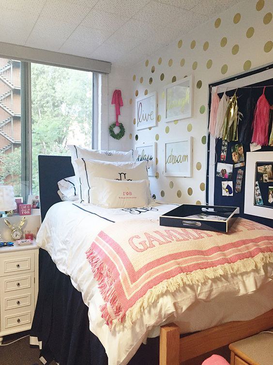 12 Ways To Get A Pinterest-Worthy Dorm Room