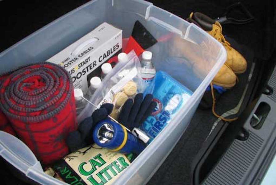A List of Essential Items to Keep In Your Car